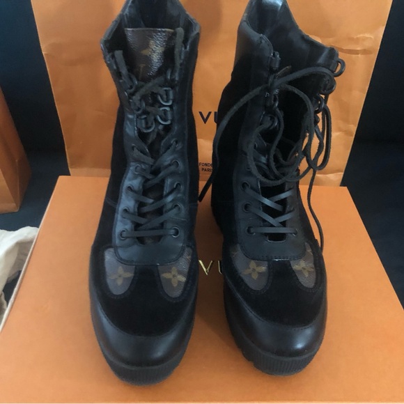 Boots - Picture 3 of 5